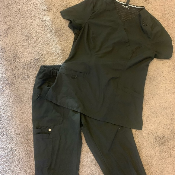 BLACK SCRUBS - Picture 2 of 2